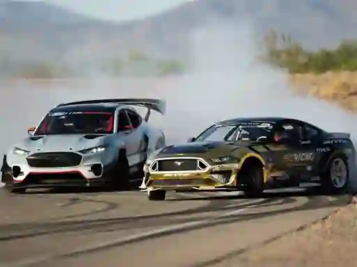Juego Drifting Mustang Car Puzzle en línea