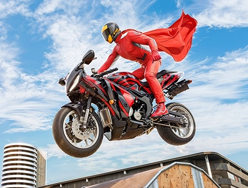 Juego Real moto super héroe truco 3d  en línea